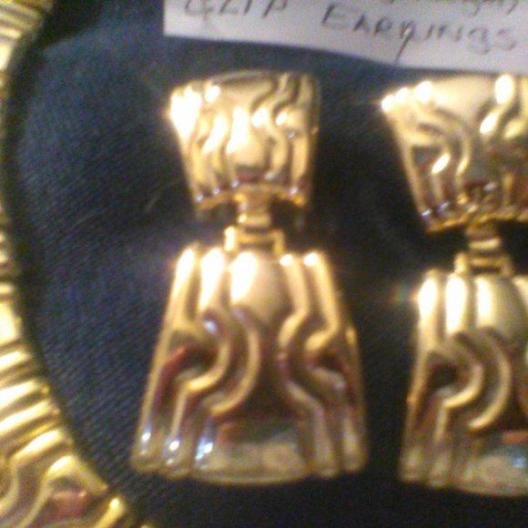 Goldtone Stamped Metal Link Choker/Earrings - Picture 4 of 4